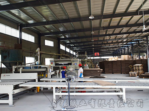 新晃縣自強紙業(yè)有限責任公司,新晃縣紙業(yè),瓦楞紙板生產(chǎn),食品飲料包裝,膠印紙箱銷售