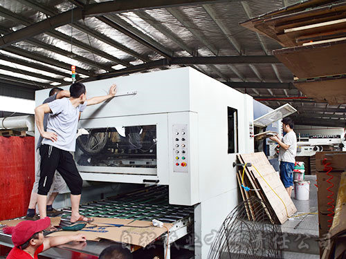 新晃縣自強紙業(yè)有限責任公司,新晃縣紙業(yè),瓦楞紙板生產(chǎn),食品飲料包裝,膠印紙箱銷售